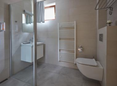 sections/August2020/gothal-ubytovanie-na-liptove-penziony-interier-apartman-kupelna-Wox.jpg
